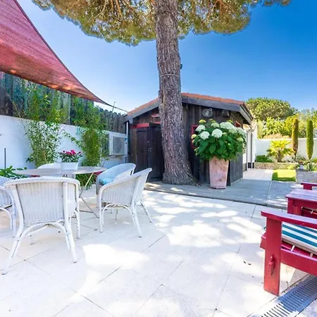 Maison Confortable Avec Sejour Spacieux, Jardin Et Parking - Fr-1-835-33 Vakantiehuis