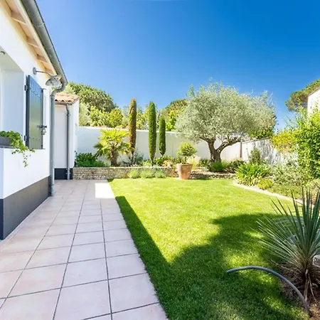 Maison Confortable Avec Sejour Spacieux, Jardin Et Parking - Fr-1-835-33 Vakantiehuis *