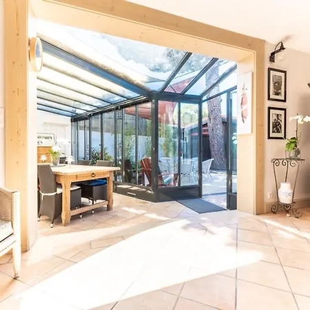 Vakantiehuis Maison Confortable Avec Sejour Spacieux, Jardin Et Parking - Fr-1-835-33