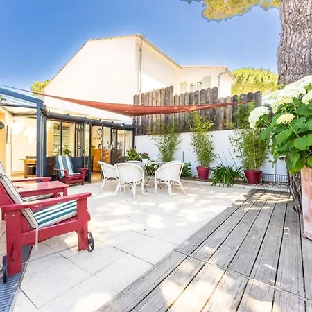 Vakantiehuis Maison Confortable Avec Sejour Spacieux, Jardin Et Parking - Fr-1-835-33 *