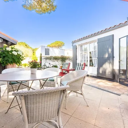 Maison Confortable Avec Sejour Spacieux, Jardin Et Parking - Fr-1-835-33 La Flotte