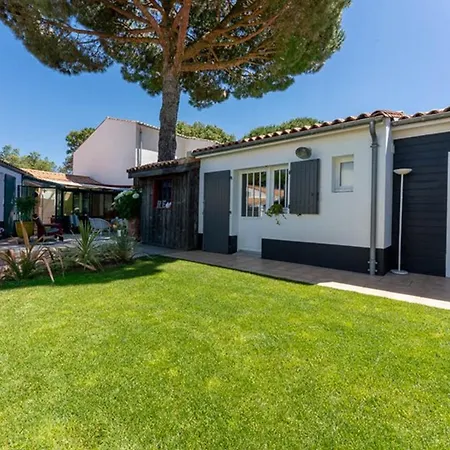 Maison Confortable Avec Sejour Spacieux, Jardin Et Parking - Fr-1-835-33 *