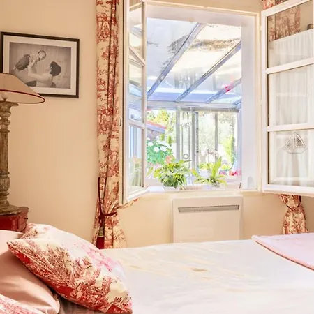 Ferienhaus Maison Confortable Avec Sejour Spacieux, Jardin Et Parking - Fr-1-835-33