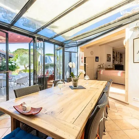 Maison Confortable Avec Sejour Spacieux, Jardin Et Parking - Fr-1-835-33 *