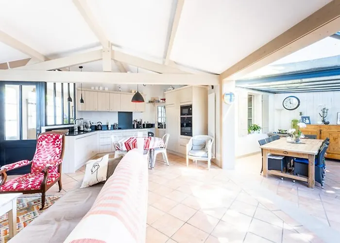 Maison Confortable Avec Sejour Spacieux, Jardin Et Parking - Fr-1-835-33 Сasa de vacaciones La Flotte