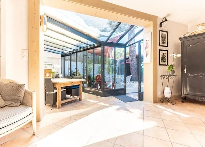 Сasa de vacaciones Maison Confortable Avec Sejour Spacieux, Jardin Et Parking - Fr-1-835-33