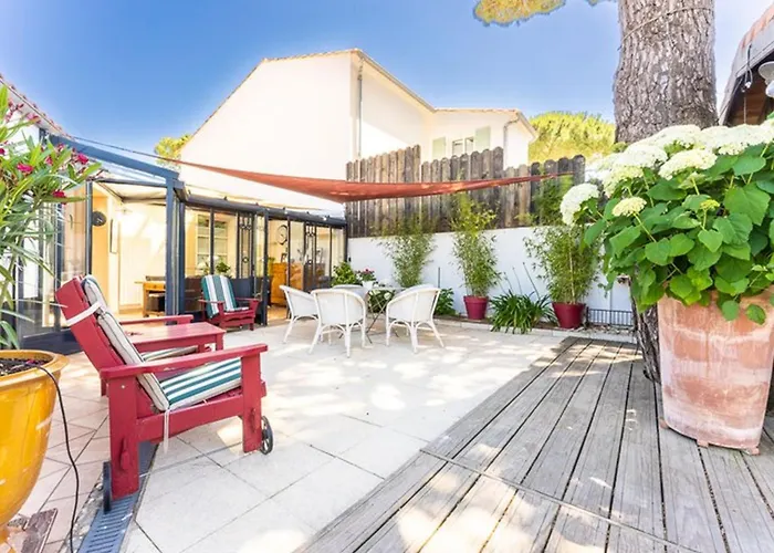 Сasa de vacaciones Maison Confortable Avec Sejour Spacieux, Jardin Et Parking - Fr-1-835-33 *