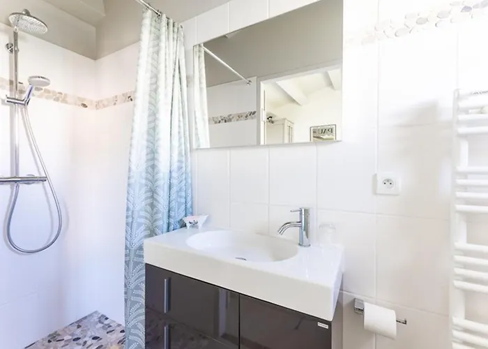 Сasa de vacaciones Maison Confortable Avec Sejour Spacieux, Jardin Et Parking - Fr-1-835-33 *